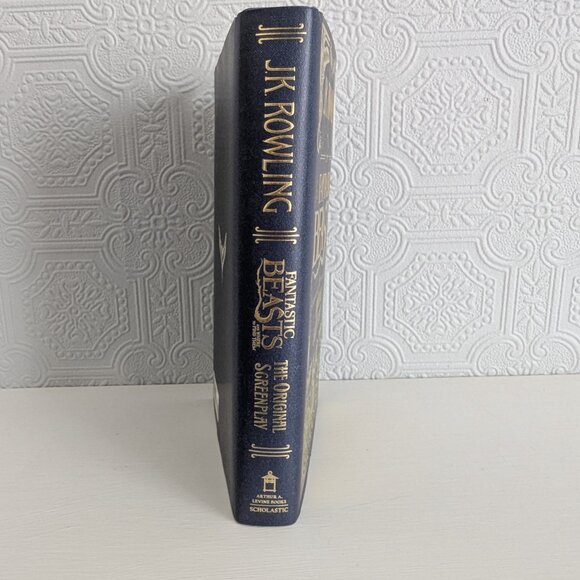 Fantastic Beasts and Where to Find Them: The Original Screenplay (Harry Potter) - Picture 3 of 10